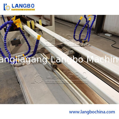 เครื่องทําโปรไฟล์การป้องกันสายเคเบิล PVC Trunk Extrusion Line