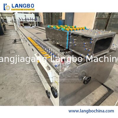 สายการผลิตการอัดขึ้นรูปโปรไฟล์ PVC PP PE Wood Plastic WPC, แผงผนัง, พื้นระเบียง และกรอบประตูหน้าต่าง