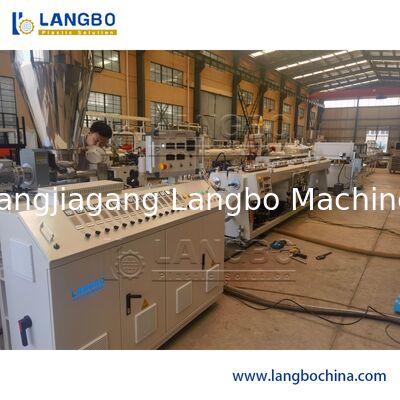สายการผลิต Extrusion ท่อพลาสติกประหยัดพลังงาน Extruders สกรู Twin เงื่อนไขใหม่