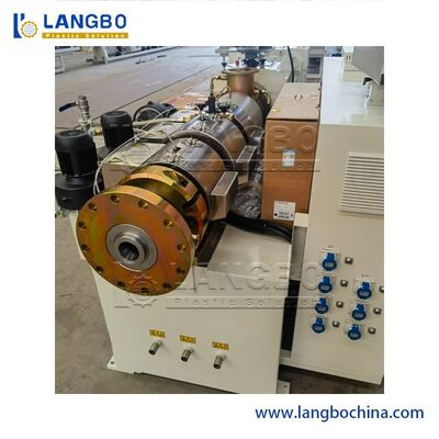 สายการผลิตท่อน้ําพลาสติก PVC เครื่องทําท่อ PVC ด้วยเครื่องบดประสิทธิภาพสูง ด้วยราคาที่น่าสนใจ