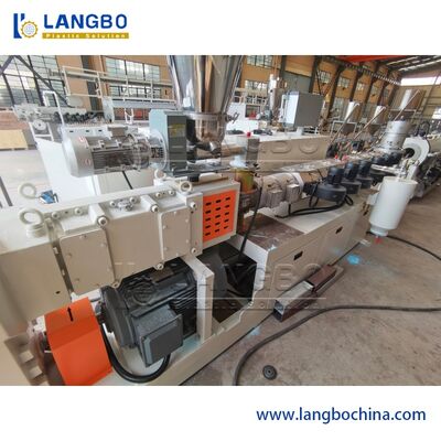 สายการผลิตท่อน้ําพลาสติก PVC เครื่องทําท่อ PVC ด้วยเครื่องบดประสิทธิภาพสูง ด้วยราคาที่น่าสนใจ