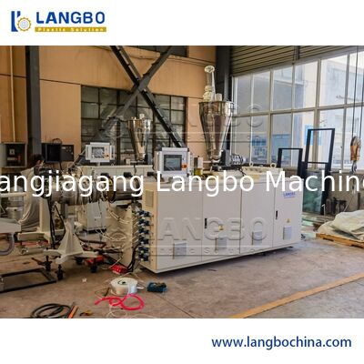 ใบรับรอง CE สายการอัดรีดโปรไฟล์ PVC พร้อมเครื่องอัดรีดสกรูคู่ทรงกรวยกำลังมอเตอร์ 37KW