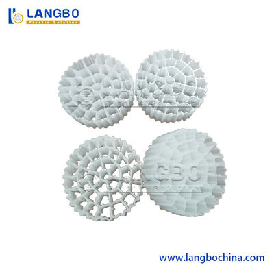 Mbbr โรงงานบําบัดน้ําเสีย เครื่องบดขนส่ง Mbbr เครื่องทําเครื่องปลูกปลา Mbbr สายผลิตสื่อกรองชีวภาพ