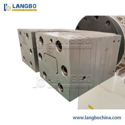 เครื่องจักรผลิตท่อร้อยสายไฟ PVC แบบสกรูคู่กรวย เครื่องทำโปรไฟล์ท่อส่งสัญญาณ