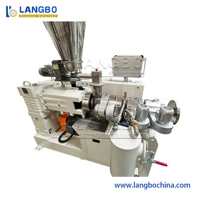 พลาสติก Extruder เครื่องทําโปรไฟล์ PVC สายเคเบิล