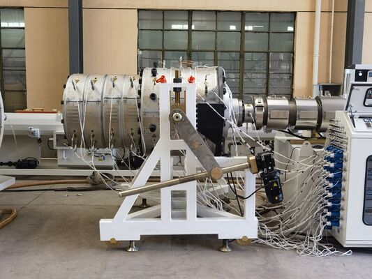 เครื่องทำท่อ UPVC พลาสติก SJSZ92/188 Extruder ขนาด 180-710 มม.