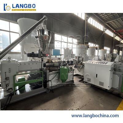 WPC Decking Line ผ่าตัด, การปรับขนาด, การสกัดสลักสําหรับแผ่นแผ่นกลางแจ้ง