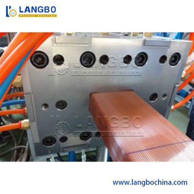 เครื่องทำพื้น WPC | การควบคุมการเย็นเพื่อลดการบิดงอของแผ่น