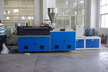 ท่อพีวีซี Extrusion Line สกรูคู่ 220 - 415V แรงดันไฟฟ้าขาเข้า