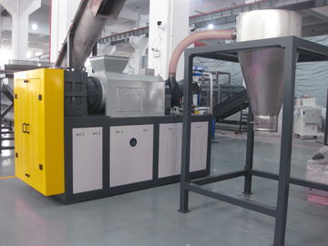 ฟิล์ม PE เครื่องเป่า 90KW พลาสติกรีไซเคิลบรรทัดความร้อนอัตโนมัติ / ระบายความร้อนบีบ