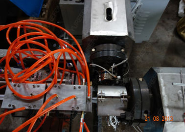 เสียงต่ําสามารถปรับแต่งได้ PVC โปรไฟล์ extrusion เส้นทางมีประสิทธิภาพสูง