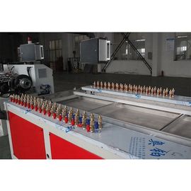 การผลิตแผงผนังโปรไฟล์ PVC สายการอัดขึ้นรูป / เครื่องอัดรีดโปรไฟล์ WPC