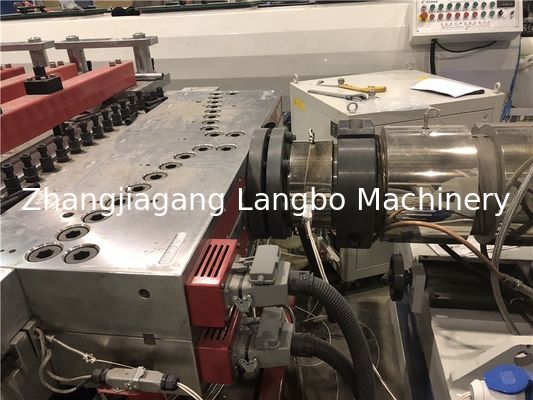 พลาสติก PP PE WPC เปลือกโฟมพีวีซีสายการอัดรีด / เครื่องทำ / สายการผลิต