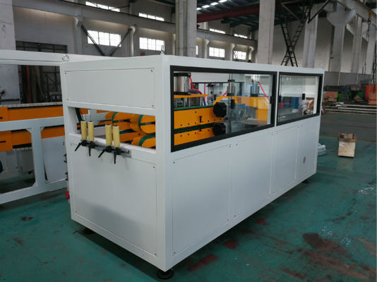 คอมพิวเตอร์ควบคุมเครื่องอัดรีดท่อพลาสติกพีวีซี Twin Screw Pvc Tube Making