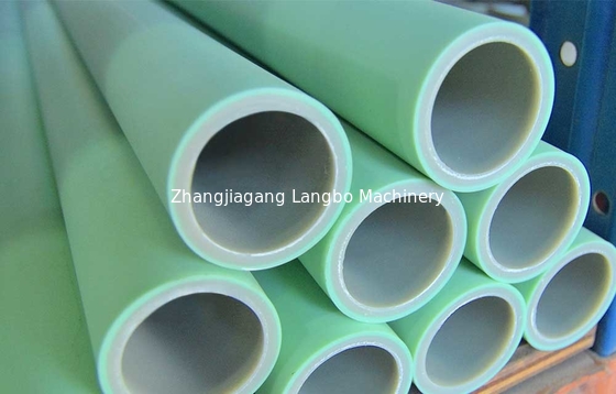 เครื่องอัดรีดพลาสติกสกรูเดี่ยว เครื่องทำท่อ PE สำหรับกระบวนการอัดขึ้นรูป