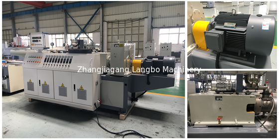สวนกลางแจ้ง WPC Decking Profile Extrusion Line 1240MM Waterproof