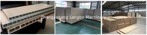 ไม้พลาสติก Wpc Profile Extrusion Line เครื่องตัดเลื่อย 300kg / H Ce Standard