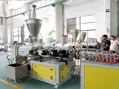 ลามิเนต PVC Profile Extrusion Line แผงผนัง 20 ซม. เพดานสายการผลิต