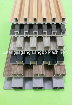 สายการผลิตการอัดรีดโปรไฟล์ PVC อัตโนมัติกันน้ำสำหรับ Wall Panel