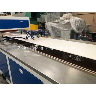 สายการอัดรีดโปรไฟล์ PVC คอมโพสิตสกรูคู่น้ำหนักเบาสายการผลิตแผงผนัง