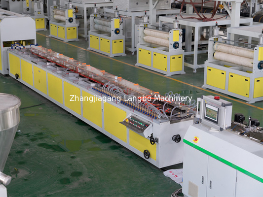 Siemens Motor Power สายการผลิตผลิตโปรไฟล์พลาสติก PVC แบบอัตโนมัติเต็ม สําหรับการผลิตชั้นนํา